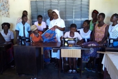 Benin, szkola krawiecka i praca przy kukurydzy